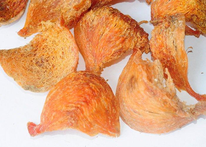 Hồng yến khác yến trắng như thế nào? Đâu là loại tốt nhất?